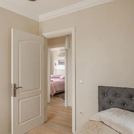 3br Duplex Close To Center 빌라