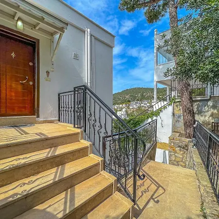 3br Duplex Close To Center Villa
